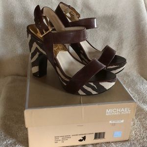 Michael Kors Sz7 zebra linen sandals with handbag